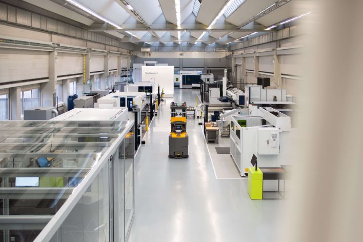 Blick in die Smart Factory Halle von TRUMPF