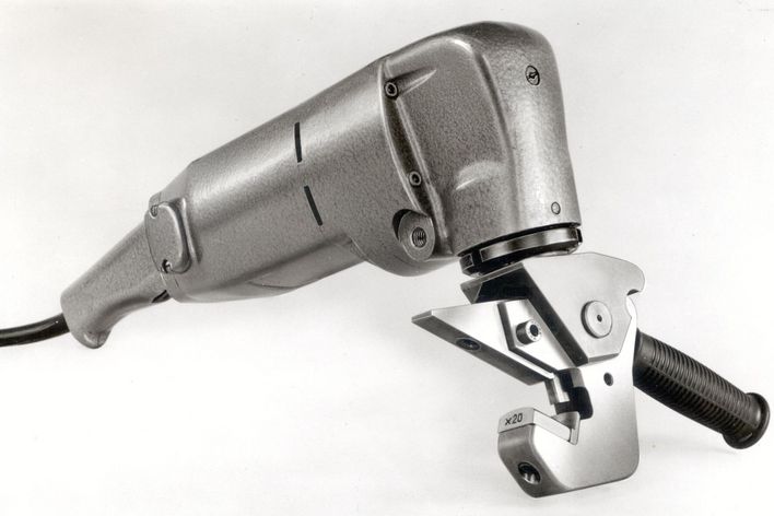 historical picture of the first beveller TKF 100 from TRUMPF