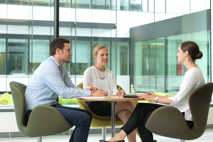 A group of TRUMPF employees are talking