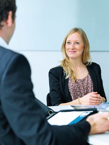 A job interview at TRUMPF in Ditzingen showing the applicant and an employee of the HR Department