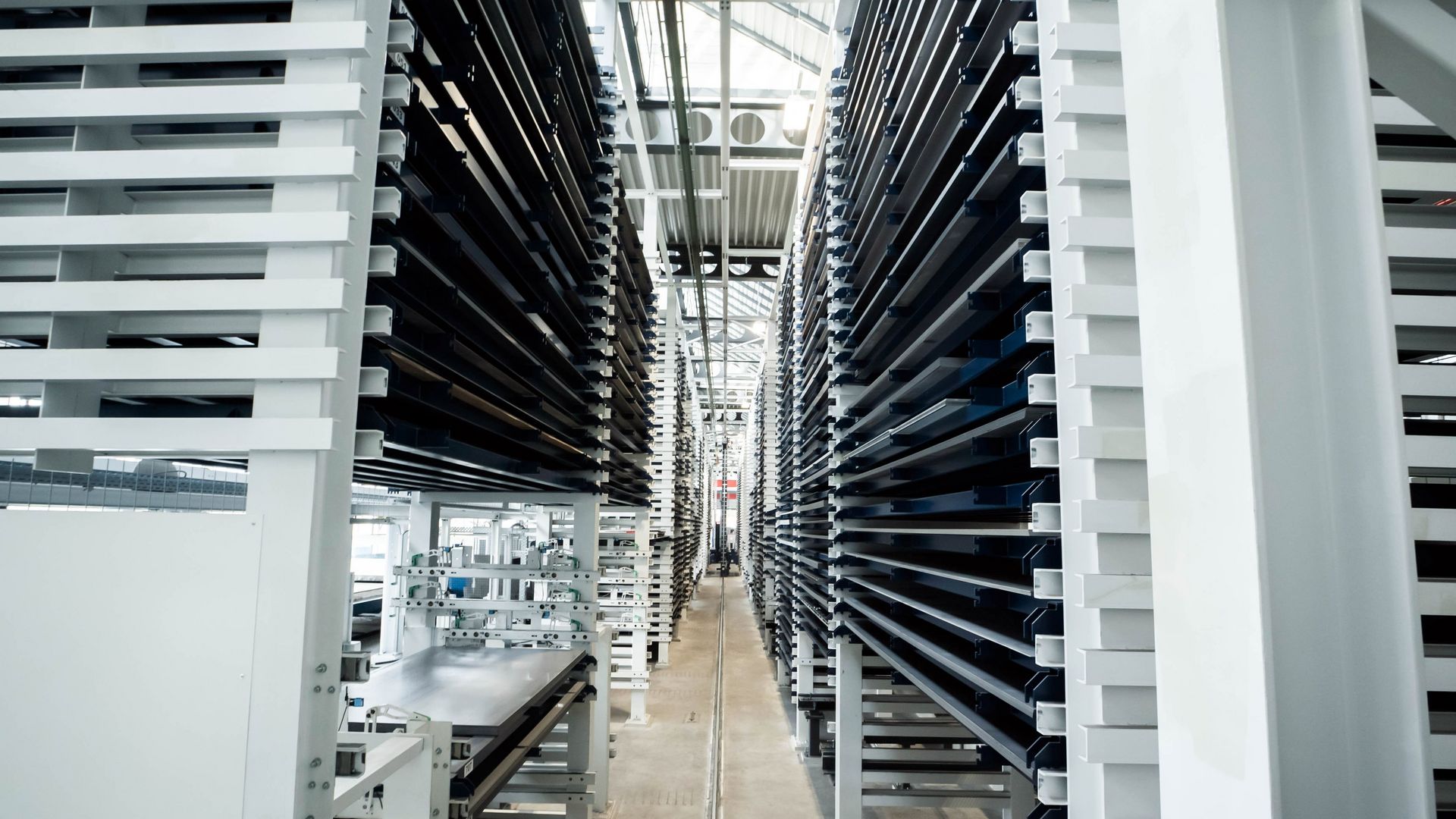 Lagersystem in Produktionshalle