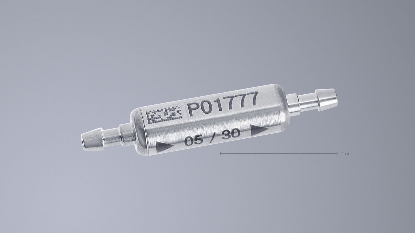 Black marking on a medical valve using TRUMPF products