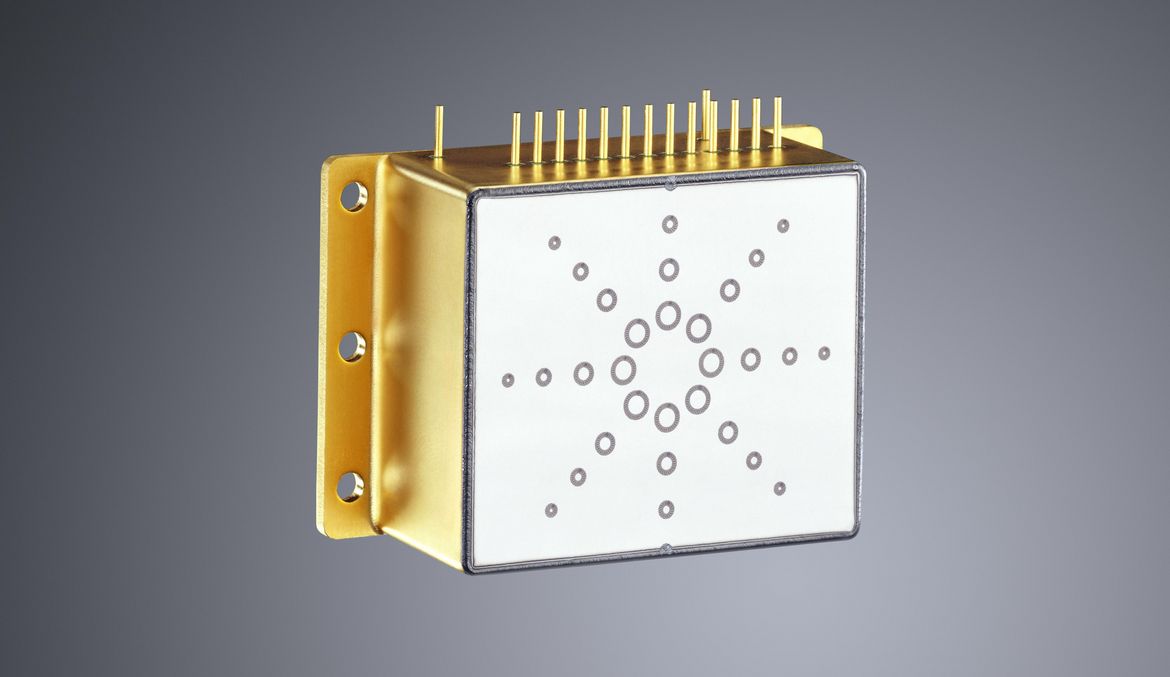Pulsed seam welding on the housing of an opto-electronic component.